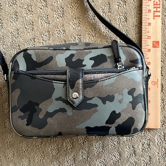 G.I.L.I Leather Camoflauge Crossbody Bag with Wallet - Picture 4 of 16